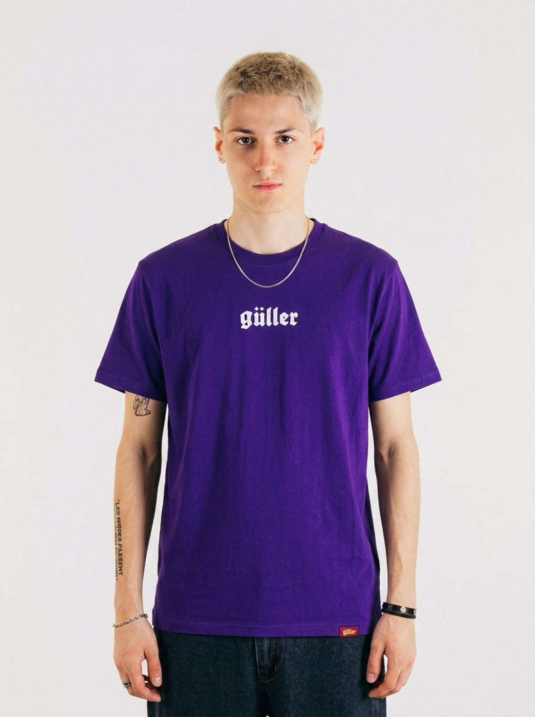 T-Shirt "Guller "Güller Ama, è già rivoluzione" Viola/purple reg. fit
